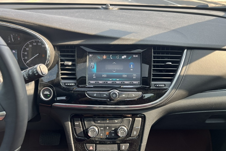 别克 昂科拉 2018款 18T 自动两驱都市精英型中控内饰7010