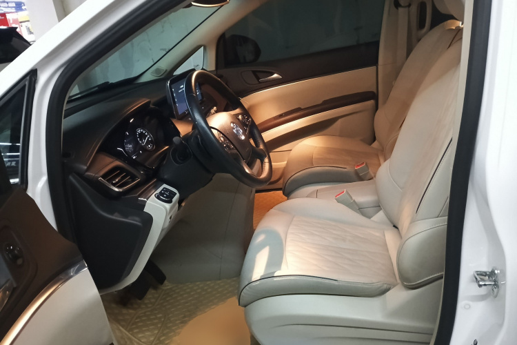 别克GL8 2021款 陆上公务舱 652T 豪华型中控内饰19