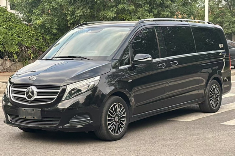 奔驰V级 2018款 V 260 L 尊贵加长版 国VI车身外观6003