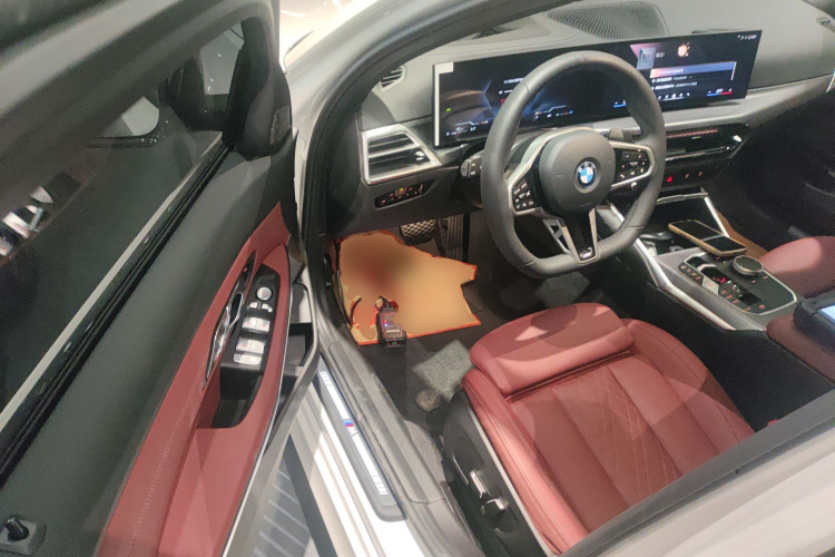 宝马3系 2025款 330i M运动曜夜套装中控内饰7003