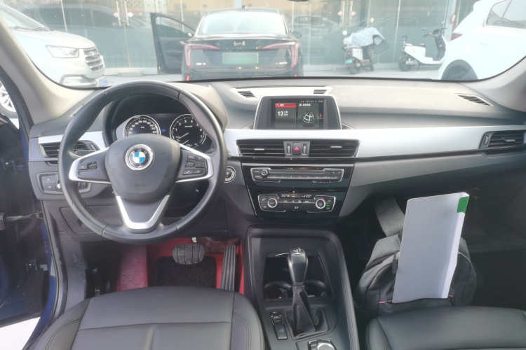 宝马X1 2019款 sDrive18Li 时尚型中控内饰12
