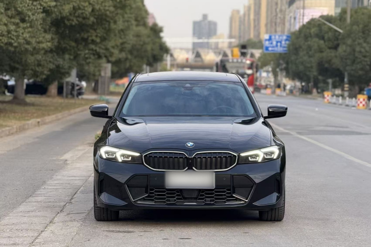 宝马3系 2025款 330Li M运动曜夜套装车身外观6006