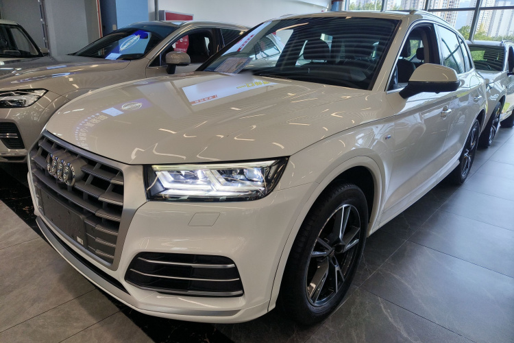 奥迪Q5L 2020款 改款 40 TFSI 荣享时尚型车身外观1