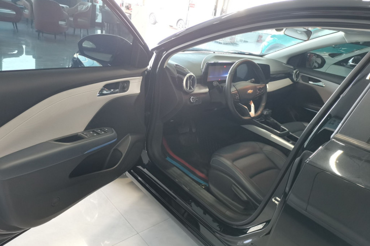 雪佛兰 科鲁泽 2024款 1.5L 双离合悦享版中控内饰7003