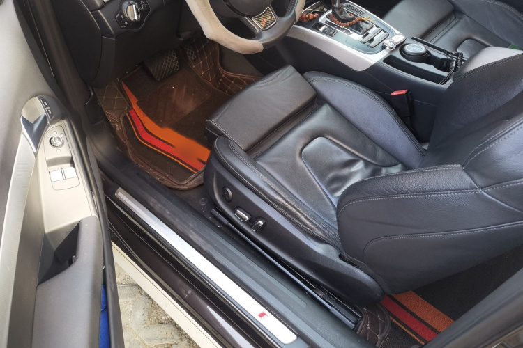 奥迪A5 2012款 2.0TFSI Coupe quattro中控内饰7003