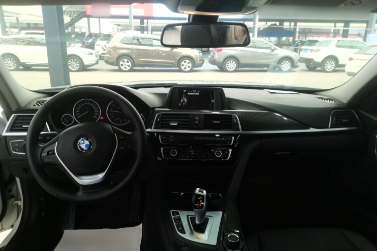 宝马3系 2017款 320Li xDrive 时尚型中控内饰12
