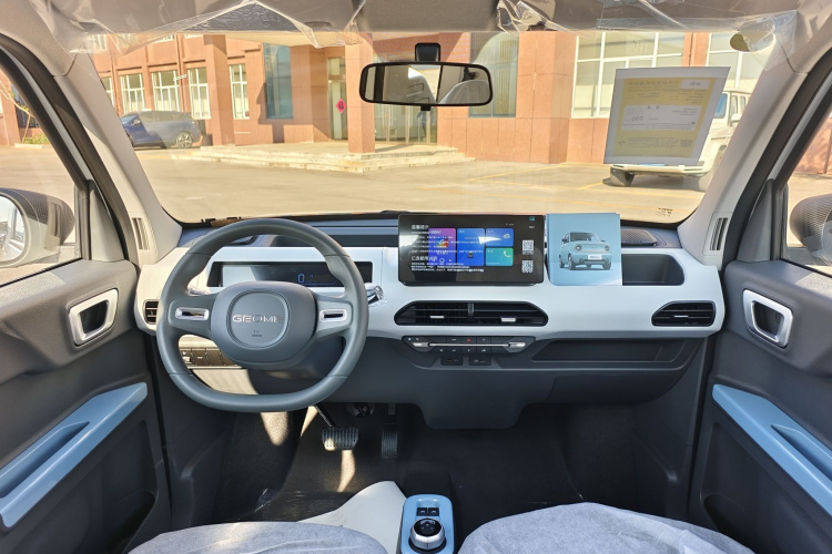 吉利银河 2024款 熊猫mini 200km 耐力熊中控内饰7003