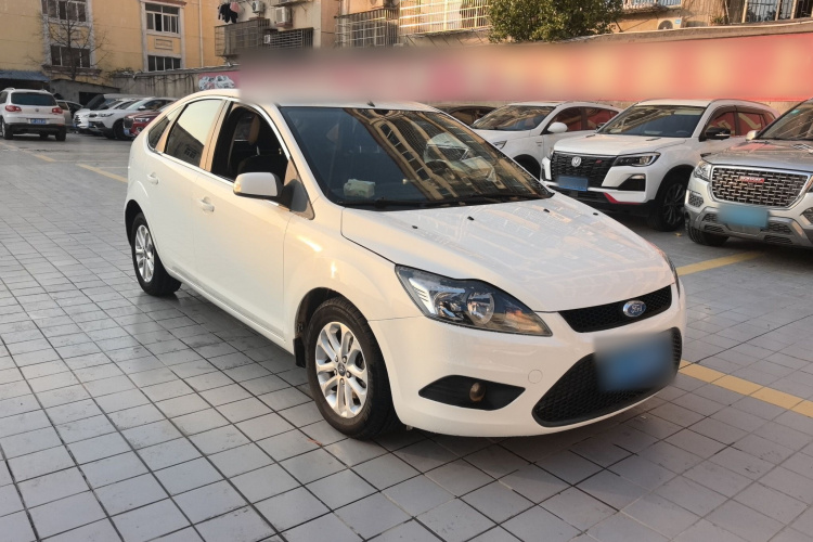 福特 福克斯 2013款 两厢经典 1.8L 手动基本型车身外观3