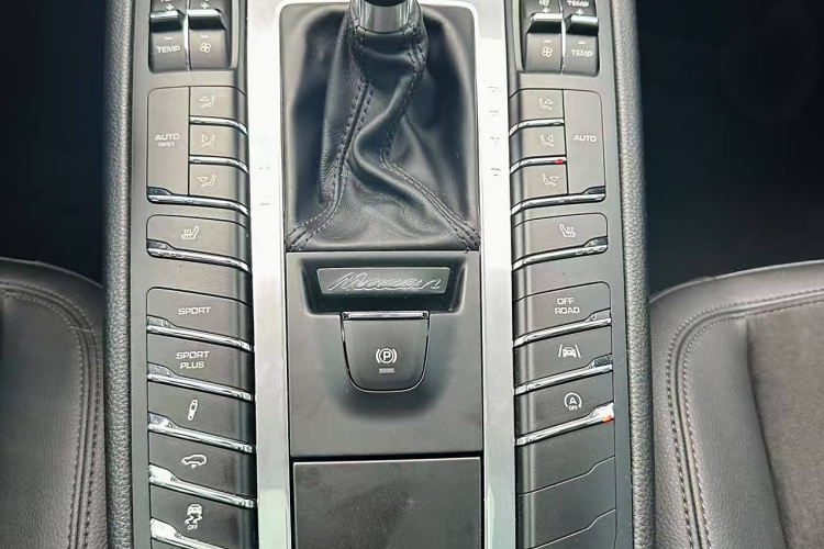 保时捷 2017款  Macan 2.0T中控内饰7004