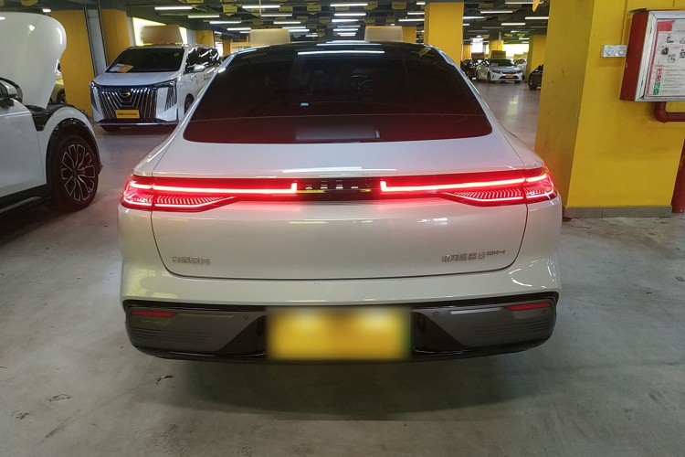 吉利银河 银河星耀8 2025款 130km EM-i 旗舰版车身外观6