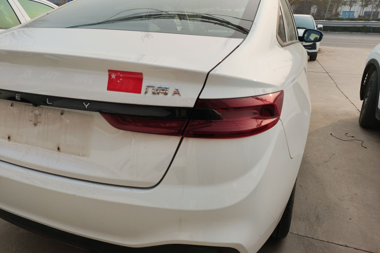 吉利几何A 2024款 410KM 出行版车身外观9