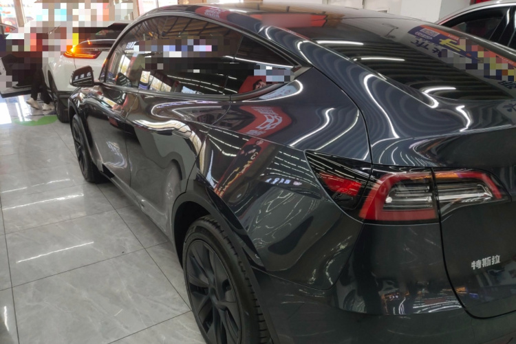 特斯拉 Model Y 2024款 长续航全轮驱动版车身外观4