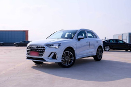 奥迪Q3 2025款 quattro 45周年典藏版 40TFSI 时尚动感型