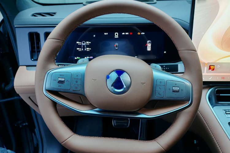 腾势N8L 2025款 旗舰型车身外观6008