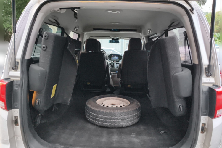 江淮瑞风 瑞风M4 2017款 2.0T 手动豪华型局部细节23