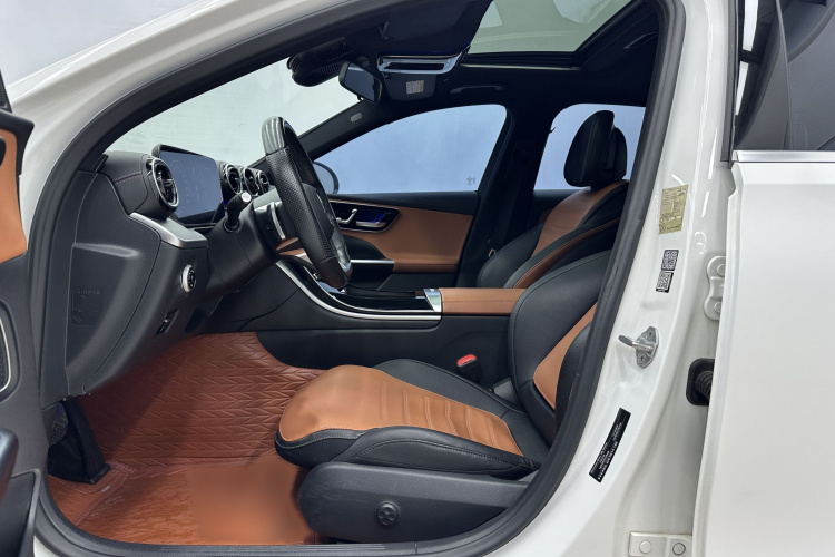 奔驰C级 2022款 改款 C 200 L 运动版中控内饰7001