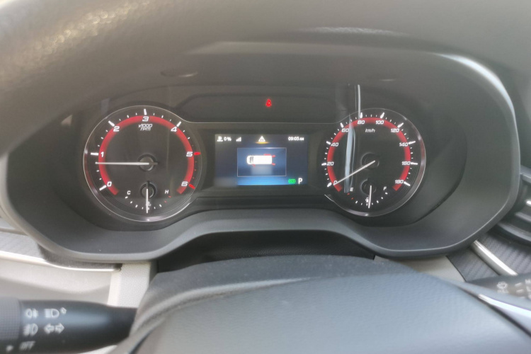 上汽大通MAXUS 新途V90 2019款 2.0T自动智多星后驱单胎长轴高顶7座局部细节14