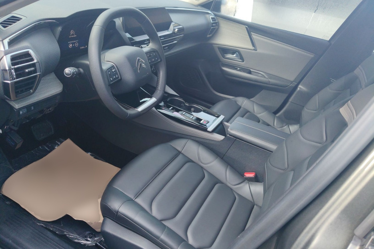 雪铁龙 凡尔赛C5 X 2021款 1.6T 享不凡中控内饰19