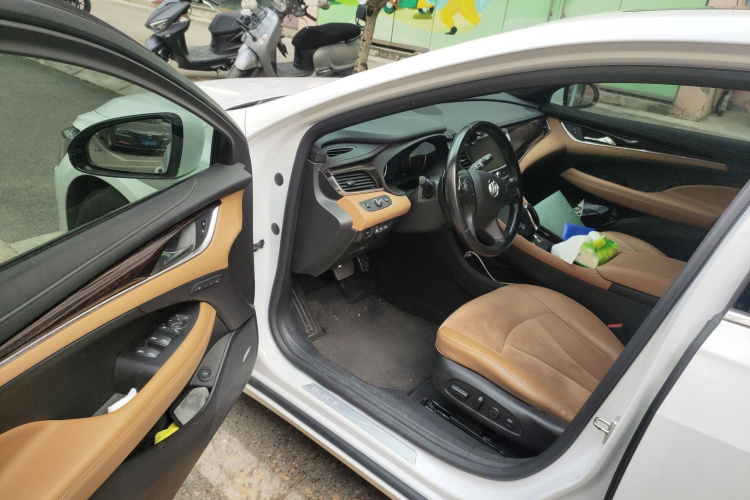 别克 君越 2016款 28T 豪华型中控内饰20