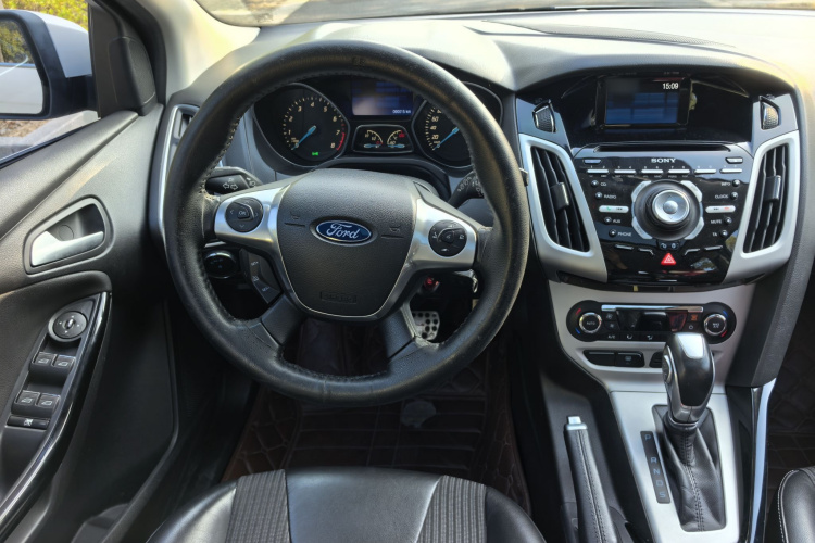 福特 福克斯 2012款 两厢 2.0L 自动豪华运动型中控内饰7005