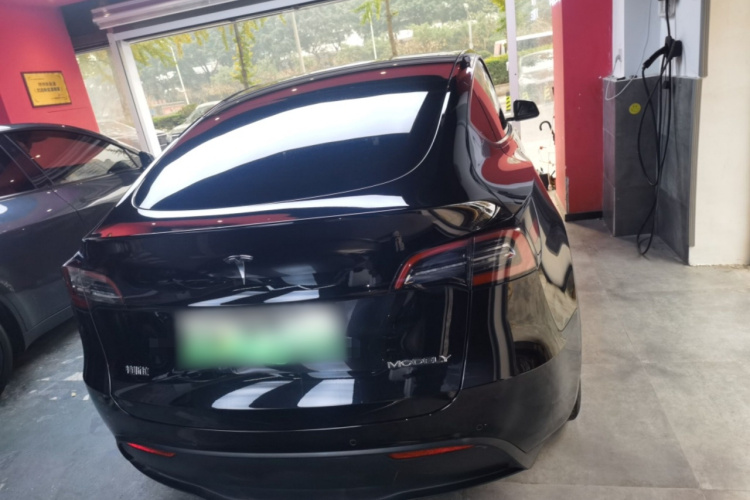 特斯拉 Model Y 2021款 标准续航后驱版车身外观6