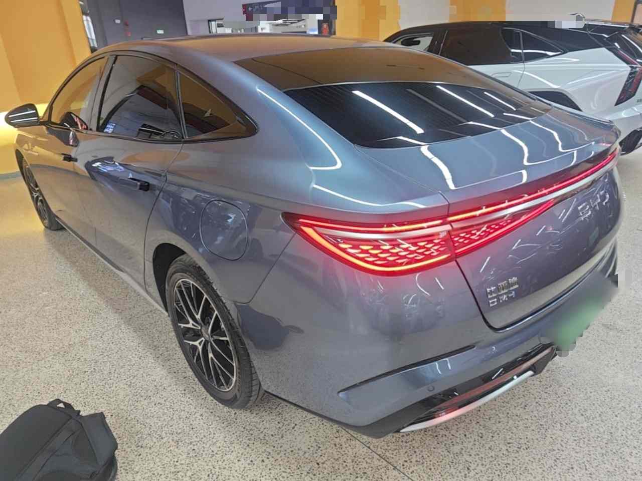 比亚迪 海豹 2023款 DM-i 1.5T 121km 尊荣型(3)