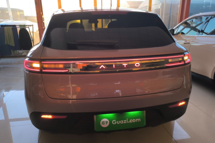 鸿蒙智行 问界M5 2023款 纯电四驱智驾版车身外观6