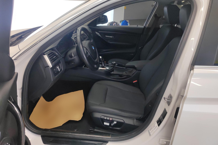 宝马3系 2017款 320Li 时尚型中控内饰19