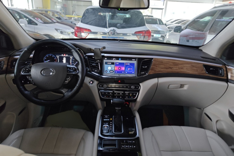 广汽传祺 传祺GS8 2017款 320T 两驱豪华智联版（七座）中控内饰7002