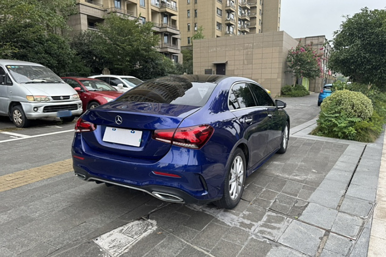 奔驰A级 2020款 改款 A 200 L 运动轿车时尚型车身外观6012