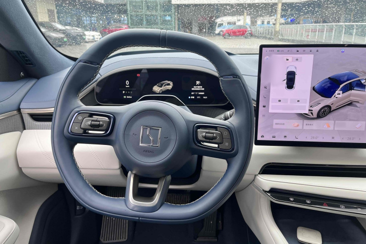 极氪001 2025款 WE版 100kWh 后驱中控内饰7009