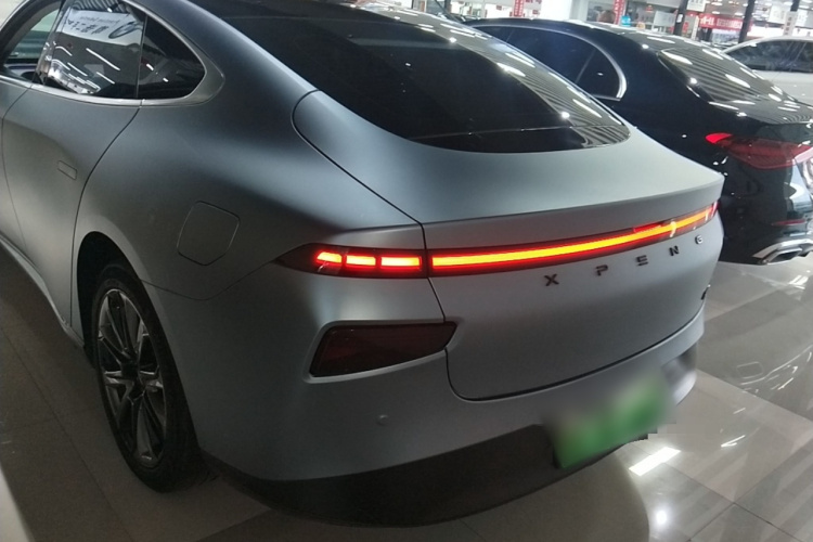 小鹏P7 2022款 480G+车身外观6