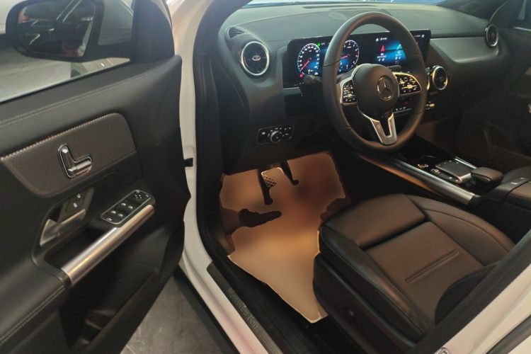 奔驰GLA 2023款 改款 GLA 200中控内饰20