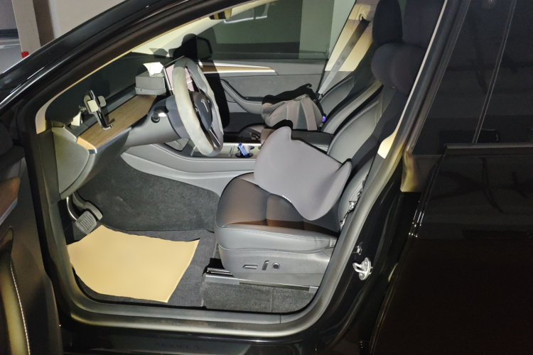 特斯拉 Model Y 2022款 改款 后轮驱动版中控内饰19