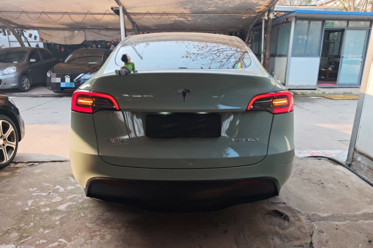 特斯拉 Model Y 2024款 后轮驱动版车身外观6