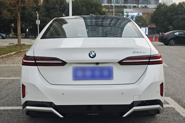 宝马5系 2024款 530Li 尊享型 M运动套装车身外观6005