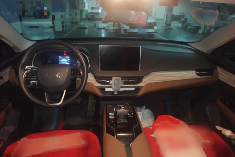 红旗E-QM5 2023款 560km PLUS中控内饰12