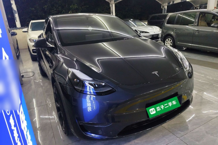 特斯拉 Model Y 2024款 长续航全轮驱动版车身外观3