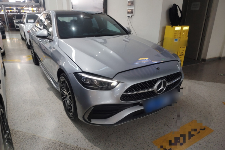 奔驰C级 2022款 C 260 L 运动版车身外观3