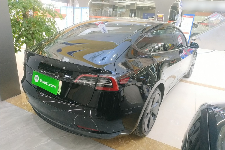 特斯拉 Model 3 2022款 后轮驱动版车身外观7