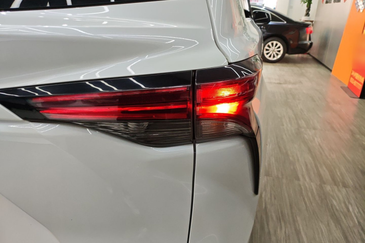 丰田 格瑞维亚 2023款 2.5L混动 舒适版车身外观6006