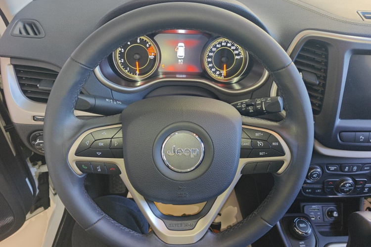 Jeep 自由光 2017款 2.4L 专业智能版中控内饰13