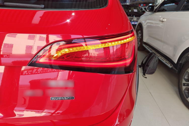 奥迪Q5 2017款 Plus 40 TFSI 技术型车身外观9