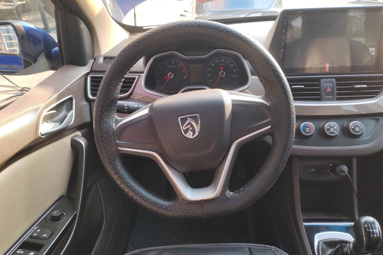 宝骏310W 2017款 1.5L 手动舒适型 国V中控内饰13