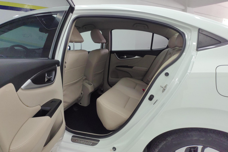 本田 凌派 2016款 1.8L 手动舒适版中控内饰21