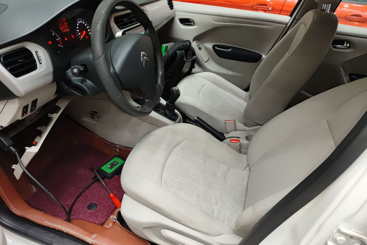 雪铁龙 爱丽舍 2015款 质尚版 1.6L 手动时尚型中控内饰20