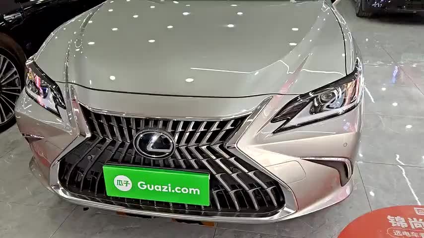 雷克萨斯ES 2022款 300h 卓越版实拍1