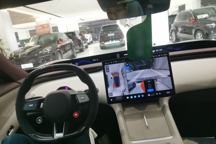 小米汽车 小米YU7 2025款 超长续航高性能四驱Max版中控内饰7002