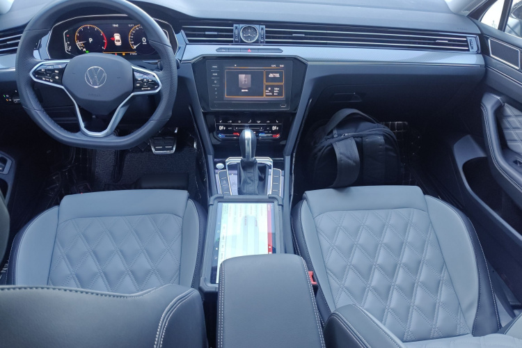 大众 迈腾 2023款 200万辆纪念版 330TSI DSG领先型中控内饰12