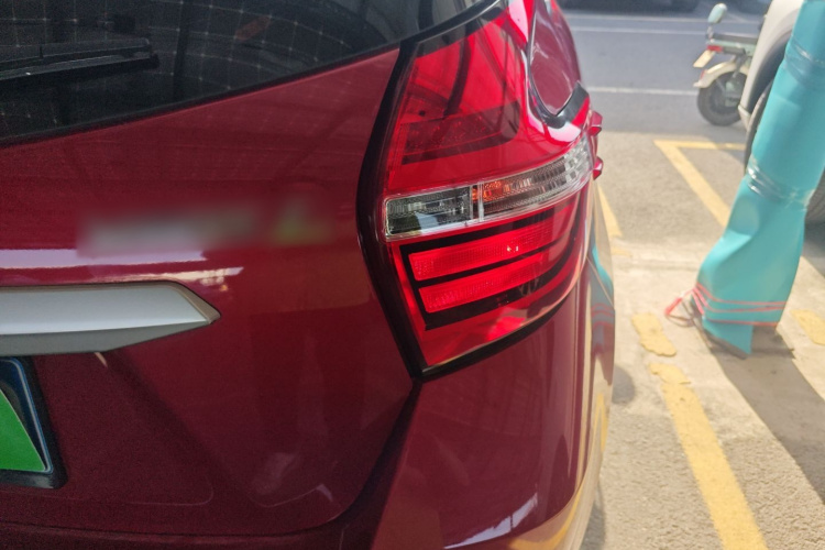 丰田 YARiS L 致炫 2016款 改款 1.5E CVT魅动版车身外观9